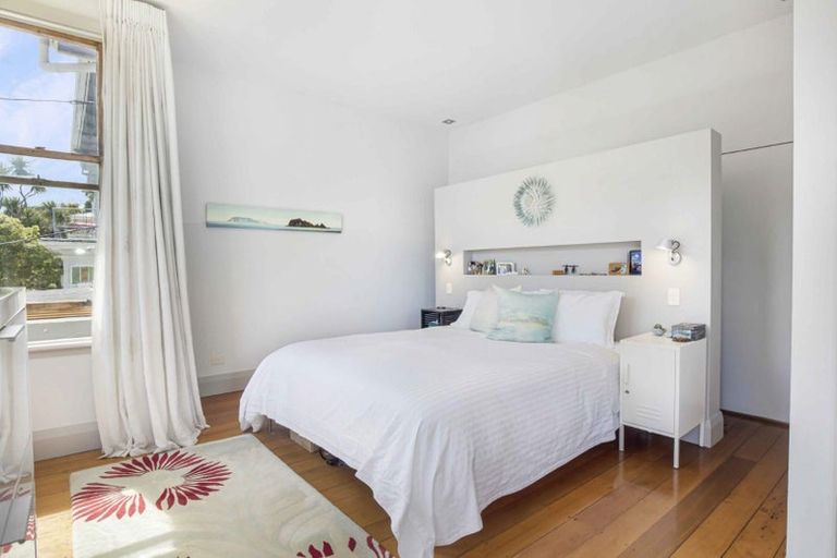 Photo of property in 43 Grove Road, Kelburn, Wellington, 6012