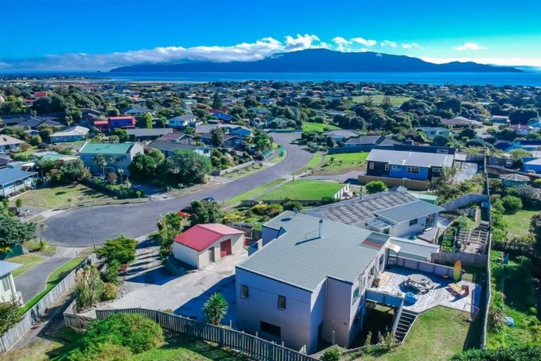 Photo of property in 13 Trig Hill Terrace, Waikanae Beach, Waikanae, 5036