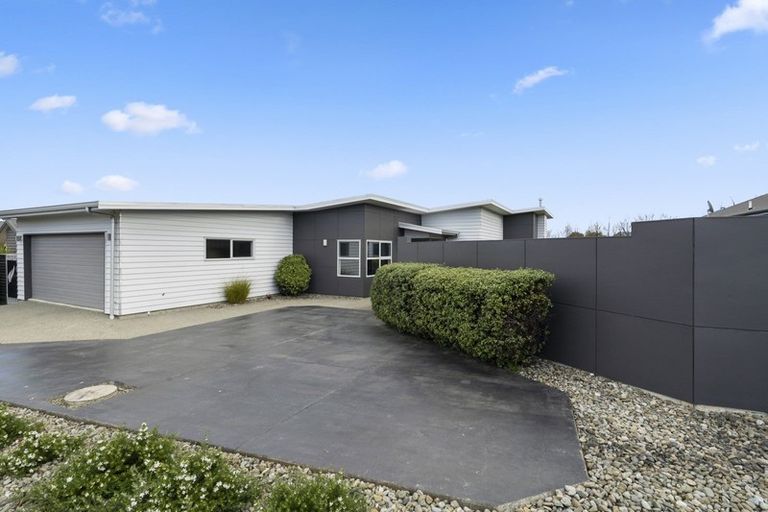 Photo of property in 7 Galea Grove, Kelvin Grove, Palmerston North, 4414