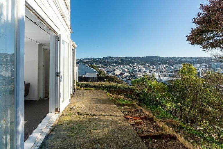 Photo of property in 8 Shannon Street, Mount Victoria, Wellington, 6011