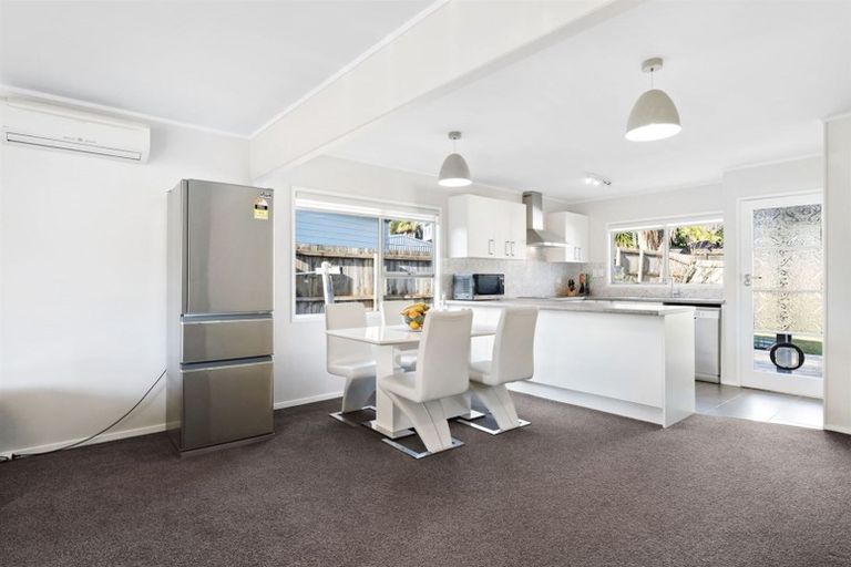 Photo of property in 6 Hotspur Place, Bayview, Auckland, 0629