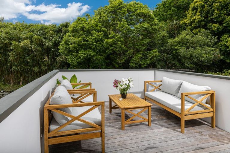 Photo of property in 260a Henderson Valley Road, Henderson, Auckland, 0612