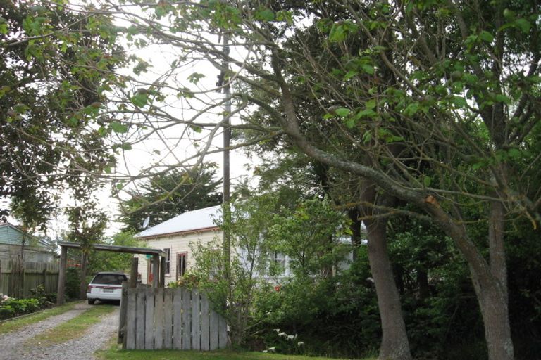 Photo of property in 6 Parkinson Street, Tolaga Bay, 4077