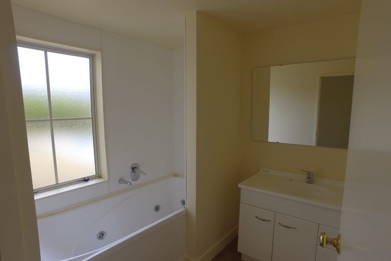 Photo of property in 4a Juniper Place, Frankton, Queenstown, 9300