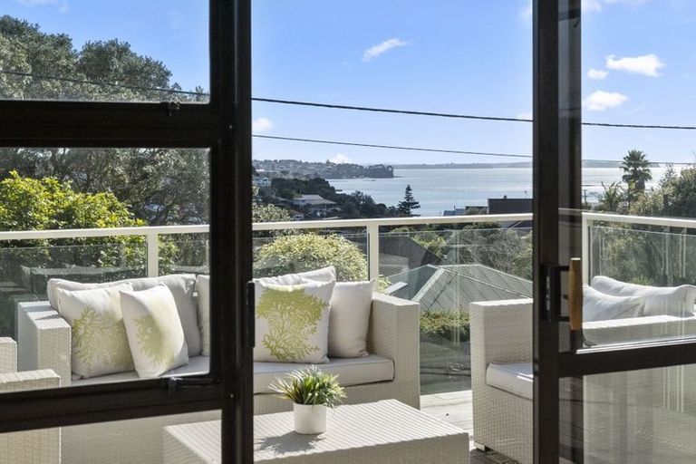 Photo of property in 1/13 Garadice Road, Rothesay Bay, Auckland, 0630