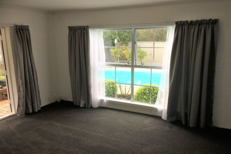 Photo of property in 14 Alton Terrace, Pakuranga Heights, Auckland, 2010