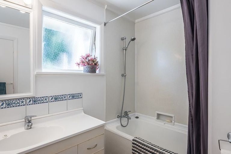 Photo of property in 20a Wharemauku Road, Raumati Beach, Paraparaumu, 5032
