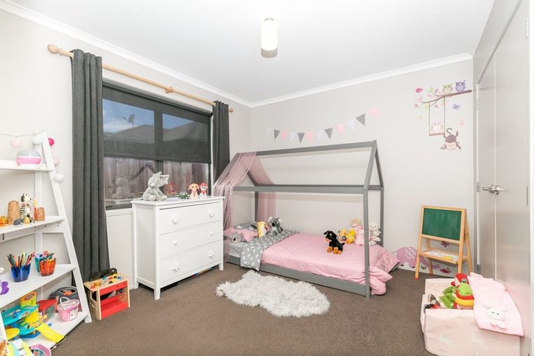 Photo of property in 16 Evergreen Rise, Grandview Heights, Hamilton, 3200