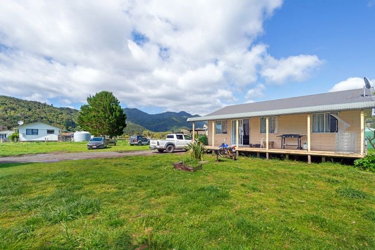 Photo of property in 63 Wharf Road, Hicks Bay, Tikitiki, 4087