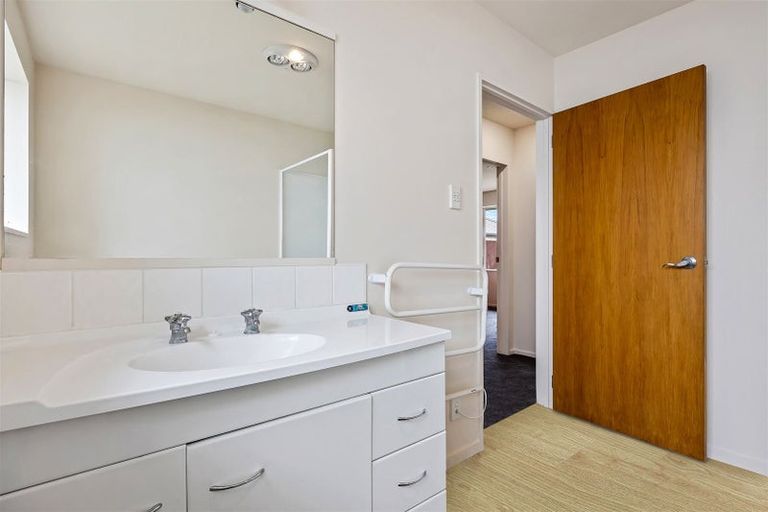 Photo of property in 17a Broadbent Street, Riccarton, Christchurch, 8041