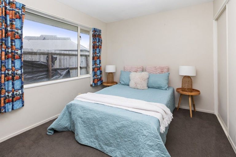 Photo of property in 10 Fieldmoor Place, Parklands, Christchurch, 8083