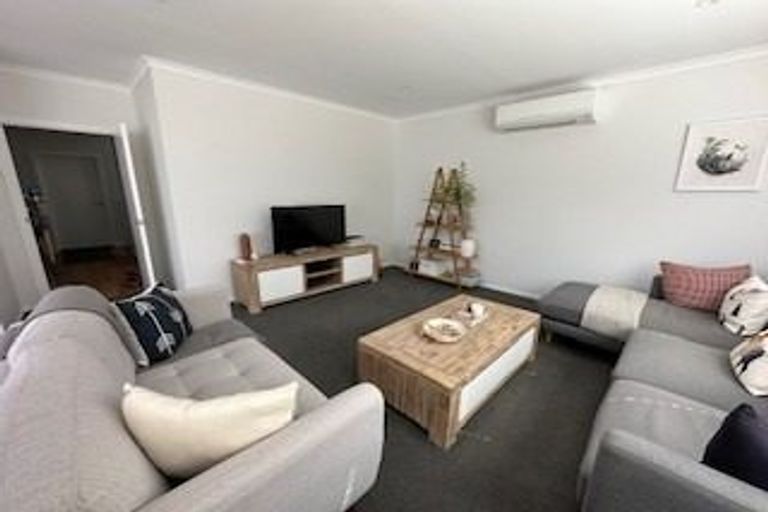 Photo of property in 8 Tainui Terrace, Tawa, Wellington, 5028