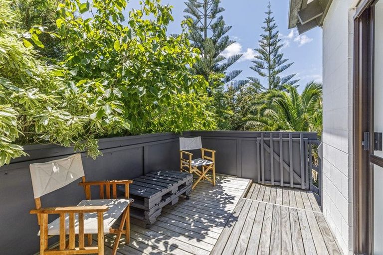 Photo of property in 1/6 Bronwyn Place, Torbay, Auckland, 0630