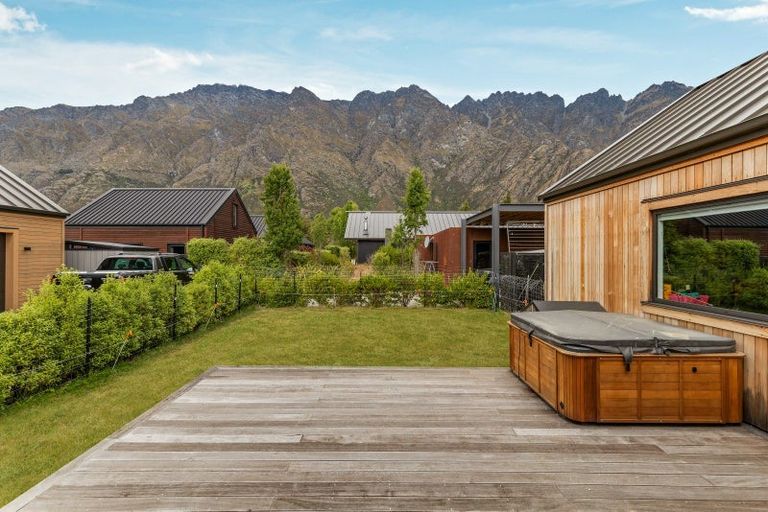 Photo of property in 19 Glenfiddich Road, Jacks Point, Queenstown, 9371