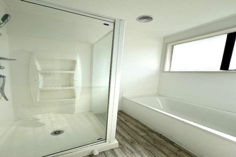 Photo of property in 11 Karepo Crescent, Ranui, Auckland, 0612