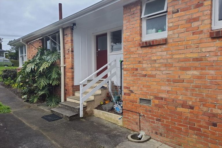 Photo of property in 30 Weybridge Crescent, Glen Innes, Auckland, 1072