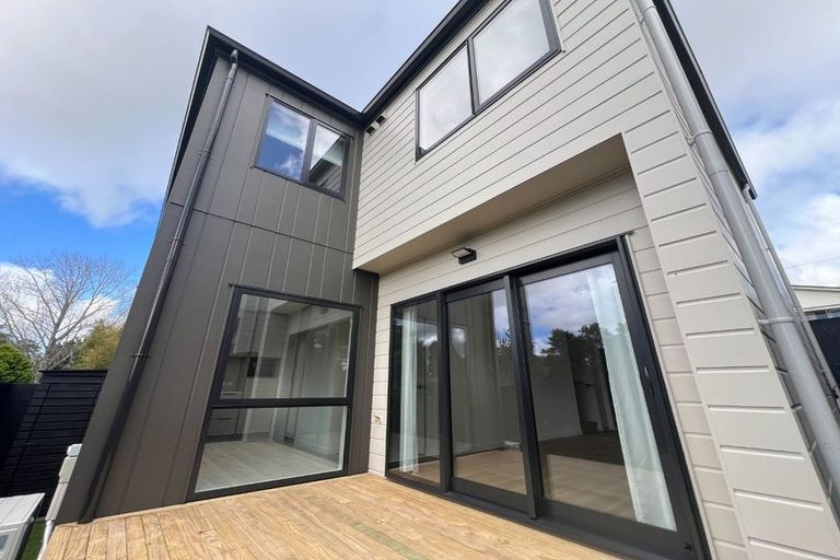 Photo of property in 4/29 Brandon Road, Glen Eden, Auckland, 0602