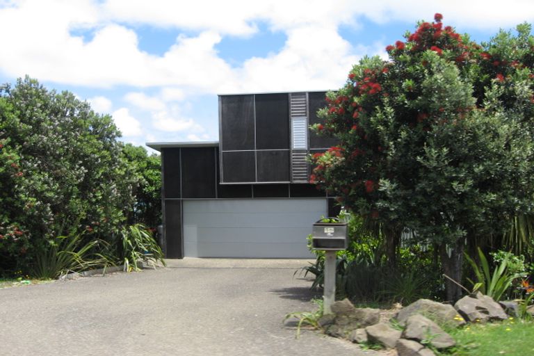 Photo of property in 15 Ngatira Road, Muriwai, Waimauku, 0881
