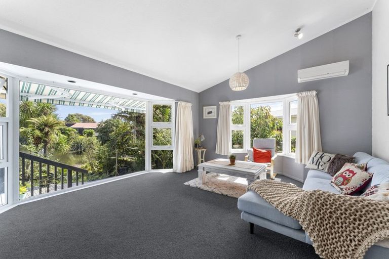 Photo of property in 15 Robert Grove, Paraparaumu, 5032