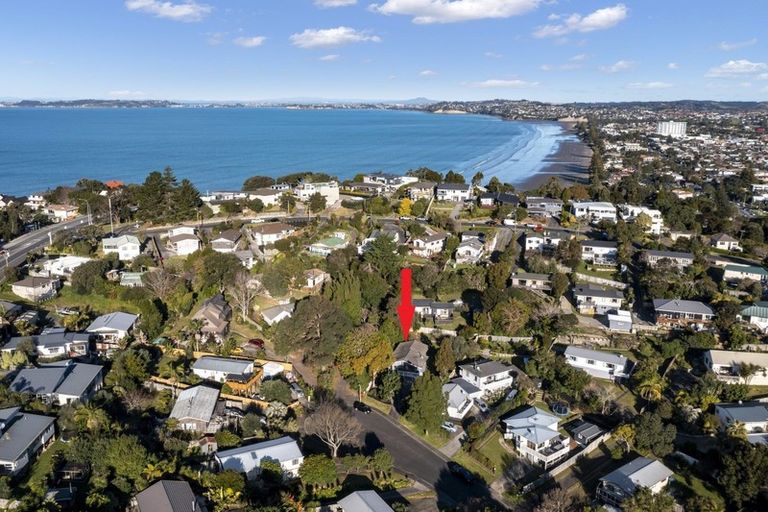 Property details for 27 William Hadlow Place, Hatfields Beach, Orewa, 0931