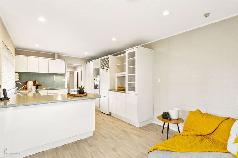 Photo of property in 10 Suncrest Drive, West Harbour, Auckland, 0618