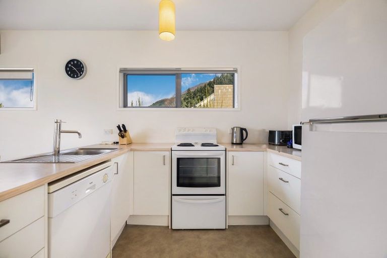 Photo of property in 129a Wynyard Crescent, Fernhill, Queenstown, 9300