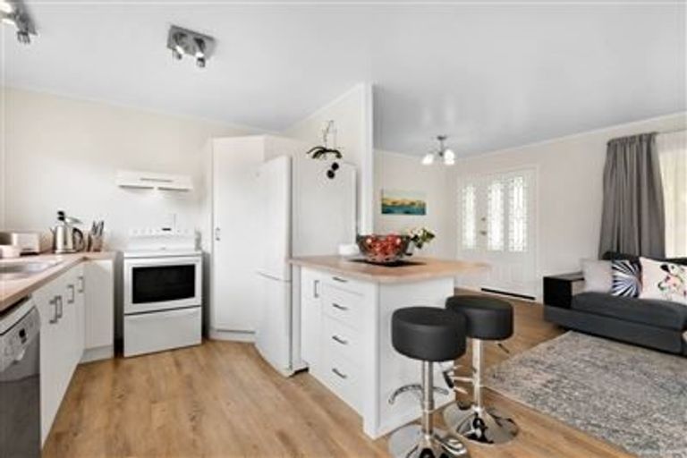 Photo of property in 3 Ian Sage Avenue, Torbay, Auckland, 0630
