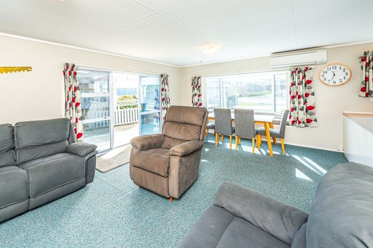 Photo of property in 25 Nukumaru Parade, Waiinu Beach, Whanganui, 4588