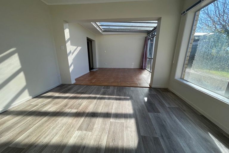 Photo of property in 22 Tauhinu Road, Greenhithe, Auckland, 0632