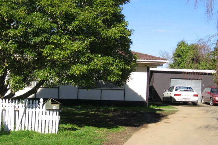 Photo of property in 1 Hill Crescent, Papakura, 2110