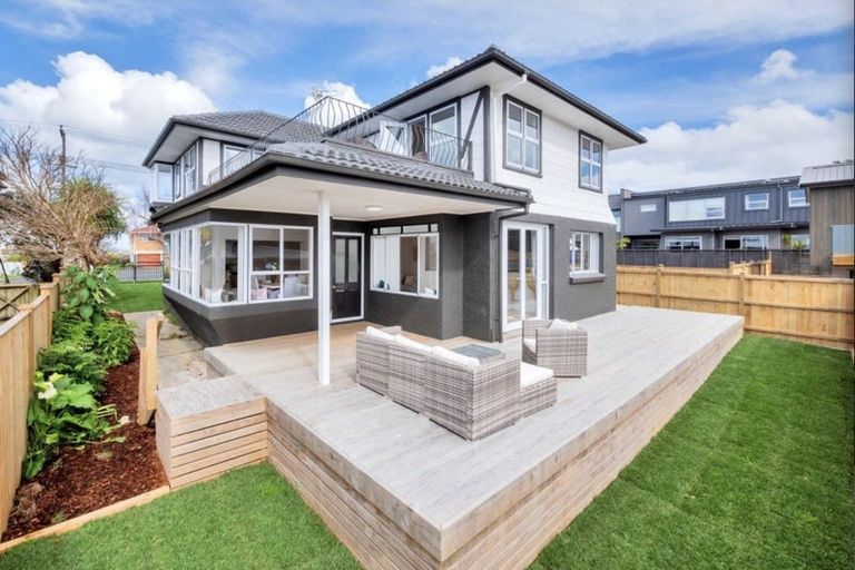 Photo of property in 41 Knights Road, Rothesay Bay, Auckland, 0630