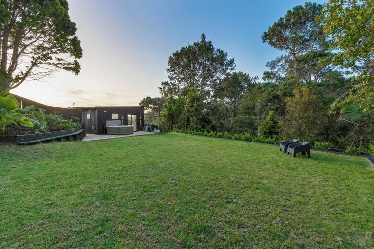 Photo of property in 30a Bernard Magnus Lane, Greenhithe, Auckland, 0632