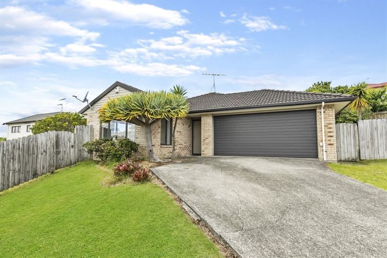 Photo of property in 17 Black Teal Close, Unsworth Heights, Auckland, 0632