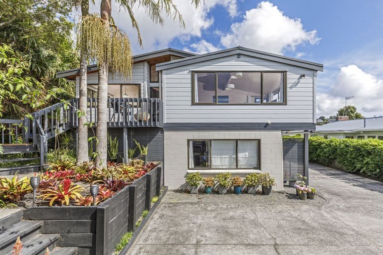 Photo of property in 32 Mcdowell Crescent, Hillcrest, Auckland, 0627