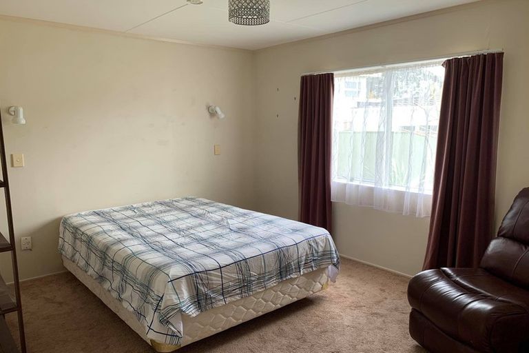 Photo of property in 2/5 Rainsford Street, Moturoa, New Plymouth, 4310