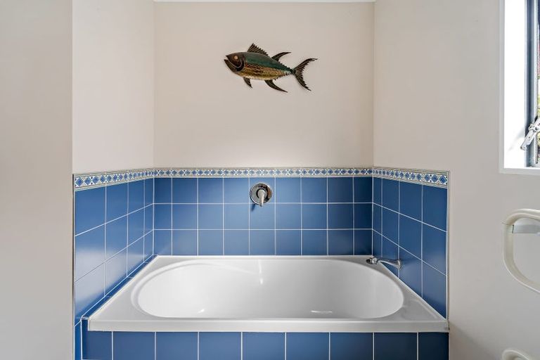 Photo of property in 15 Glenreagh Place, Torbay, Auckland, 0630