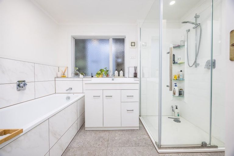 Photo of property in 7 Chamberlain Road, Massey, Auckland, 0614