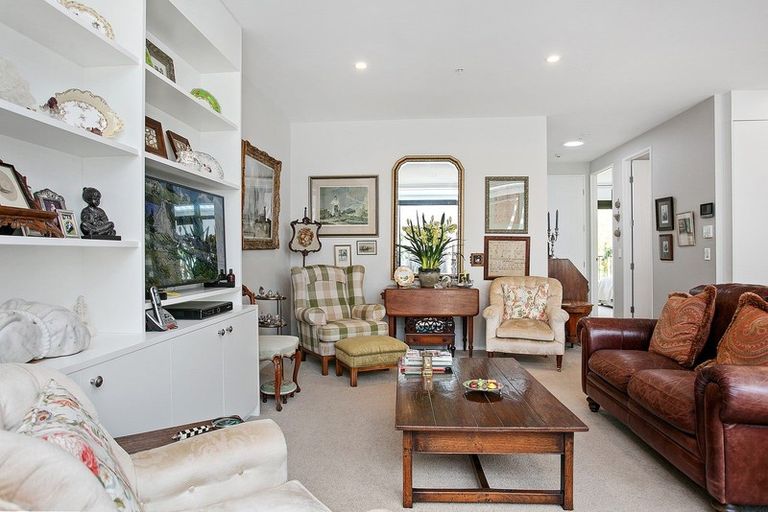 Photo of property in 204/86 Alpha Street, Cambridge, 3434