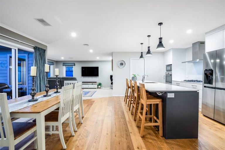 Photo of property in 17 Waitaria Terrace, Aotea, Porirua, 5024