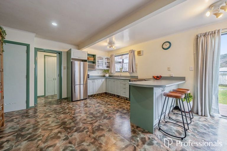 Photo of property in 33 Donnelley Drive, Wainuiomata, Lower Hutt, 5014