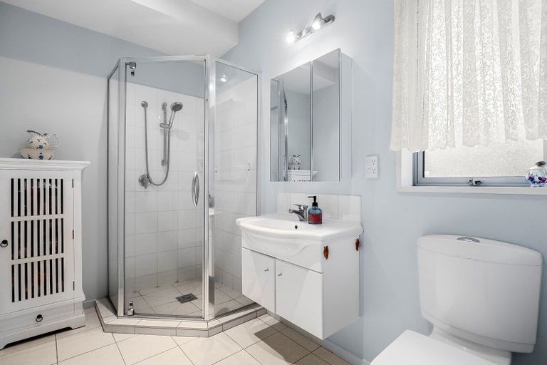 Photo of property in Yaldhurst Courts, 2/372 Yaldhurst Road, Russley, Christchurch, 8042