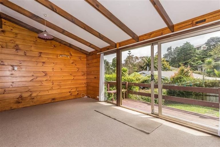 Photo of property in 1/28 Scotstoun Place, Glen Eden, Auckland, 0602