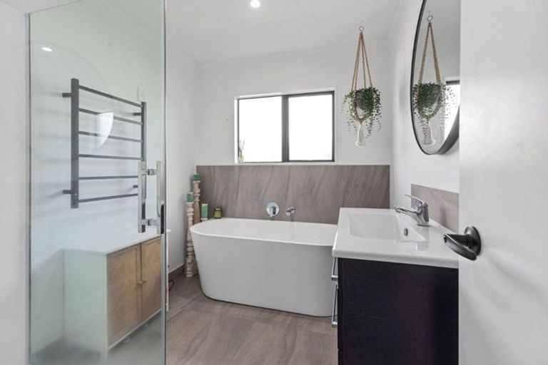 Photo of property in 10a Hayley Grove, Papamoa Beach, Papamoa, 3118