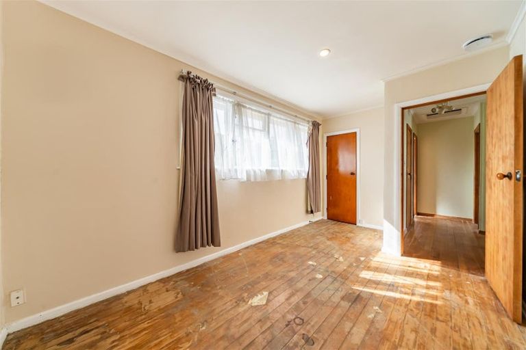 Photo of property in 104 Whites Line East, Waiwhetu, Lower Hutt, 5010