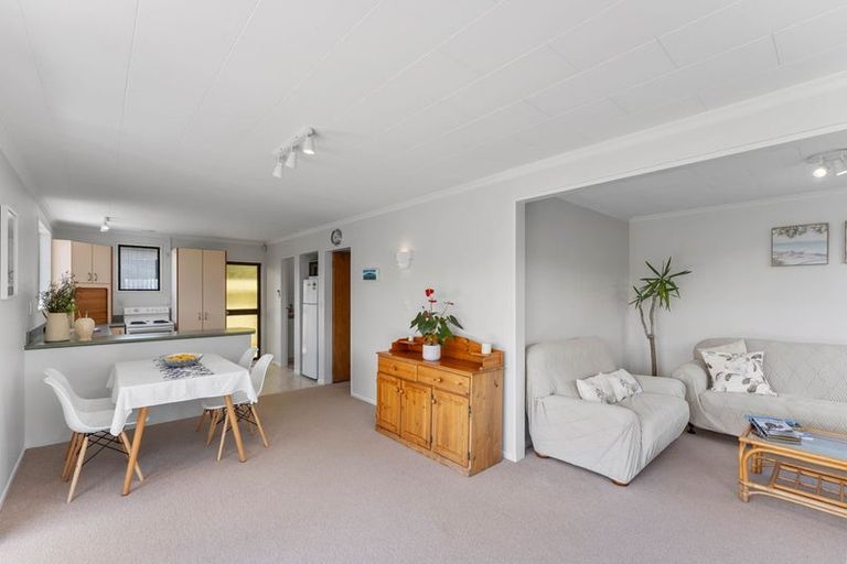 Photo of property in 13 Atua Street, Waikanae Beach, Waikanae, 5036