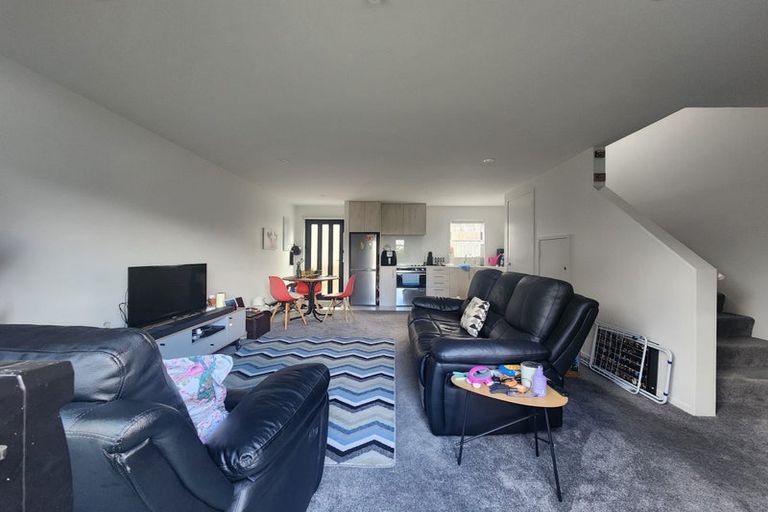 Photo of property in 52d Vodanovich Road, Te Atatu South, Auckland, 0610