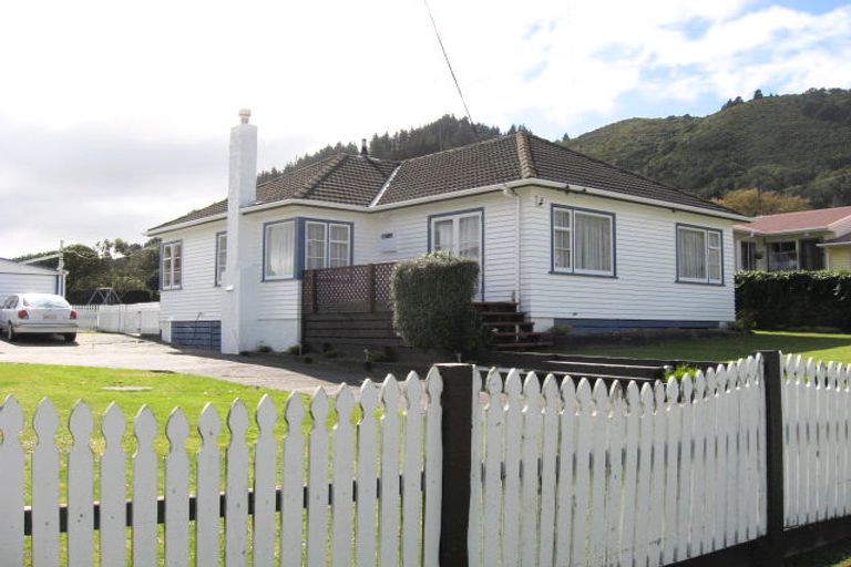 Photo of property in 25 Wright Street, Wainuiomata, Lower Hutt, 5014