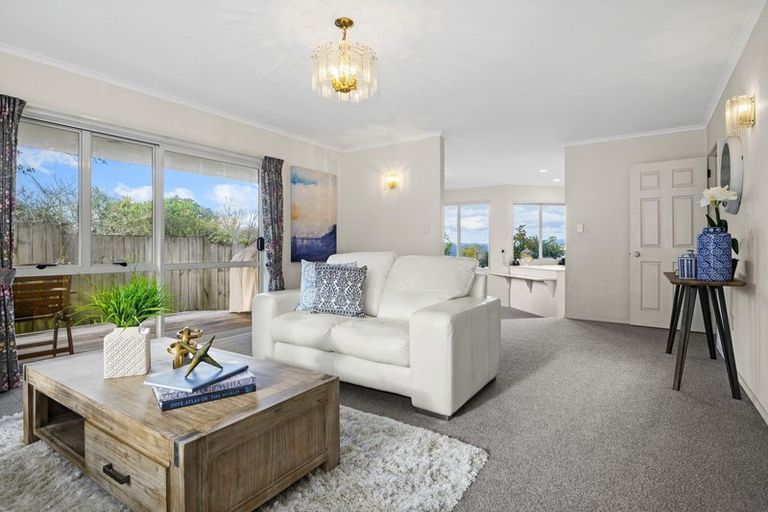 Photo of property in 1/33 Mellons Bay Road, Mellons Bay, Auckland, 2014
