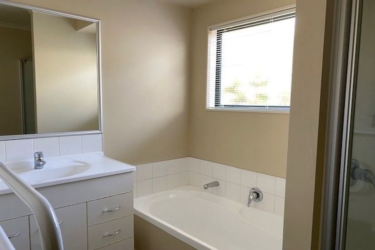 Photo of property in 11a Coubray Place, Botany Downs, Auckland, 2010