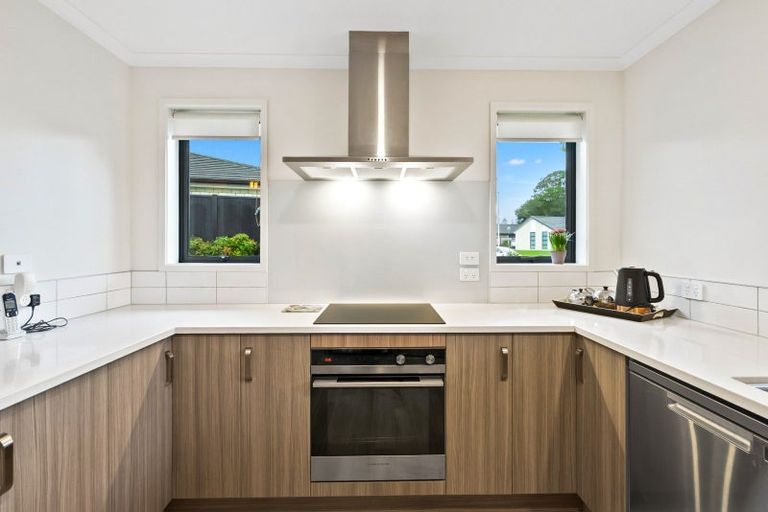 Photo of property in 18 Sycamore Drive, Sunnynook, Auckland, 0620